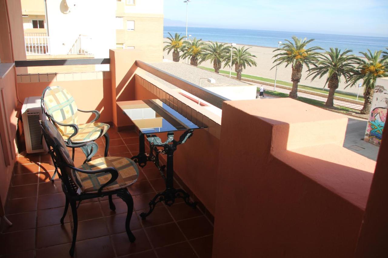 Apartamento En Primera Linea De Playa, Con Vistas A La Playa Y Con Wifi Roquetas de Mar Exteriör bild